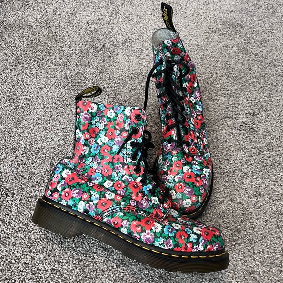 Dr. Marten floral pascal boots in “Poppy” - Picture 2 of 10